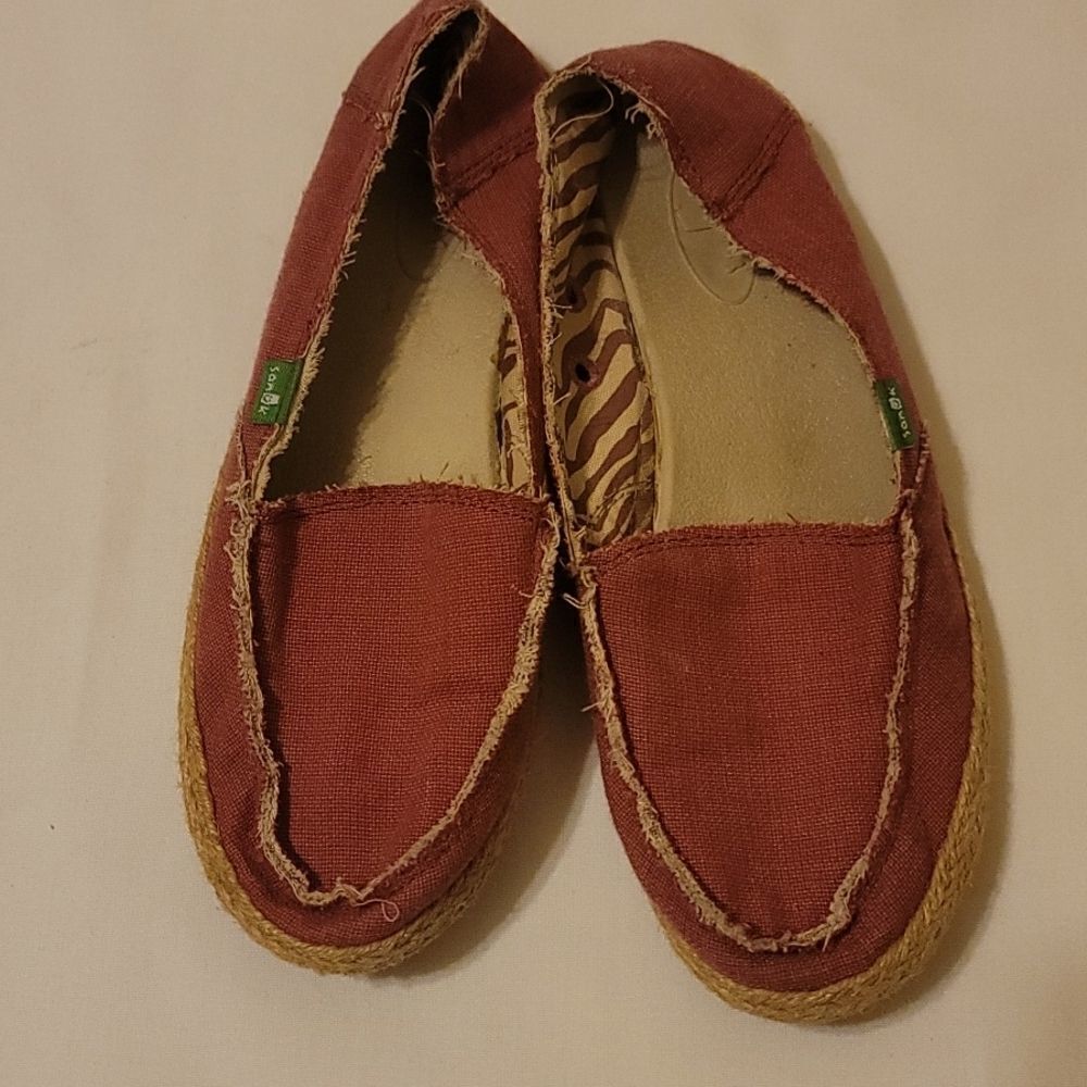 Sanuk Fiona size 8